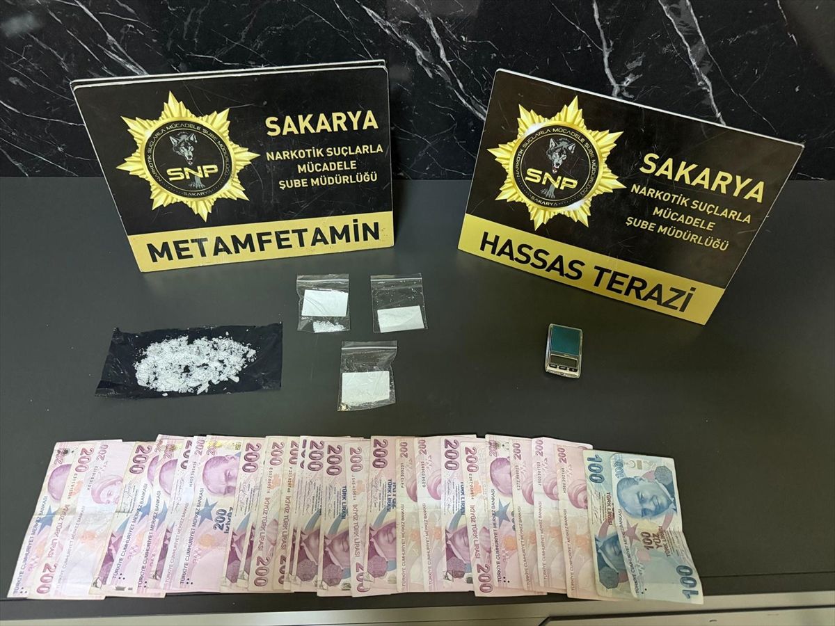 Sakarya'da uyuşturucu operasyonlarında 2 zanlı tutuklandı