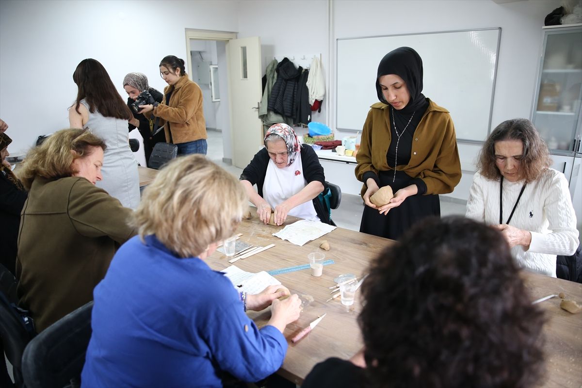 Sakarya Üniversitesi, 'değerli etkileşim' için öğrenciler ile 60 yaş üzeri bireyleri buluşturuyor