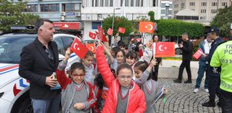 Salihli'de öğrencilere simülasyon aracıyla trafik eğitimi verildi