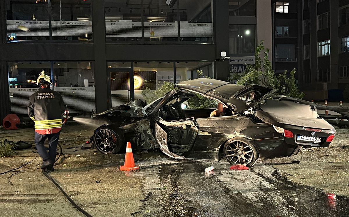 Samsun'da ağaca çarpan otomobilin sürücüsü yaralandı