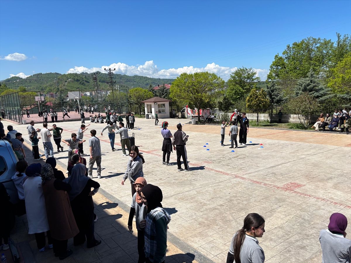 Samsun'da çocuklar geleneksel oyunlarla eğlendi