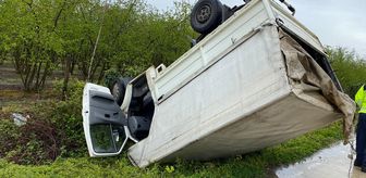 Samsun'da devrilen kamyonetin sürücüsü yaralandı
