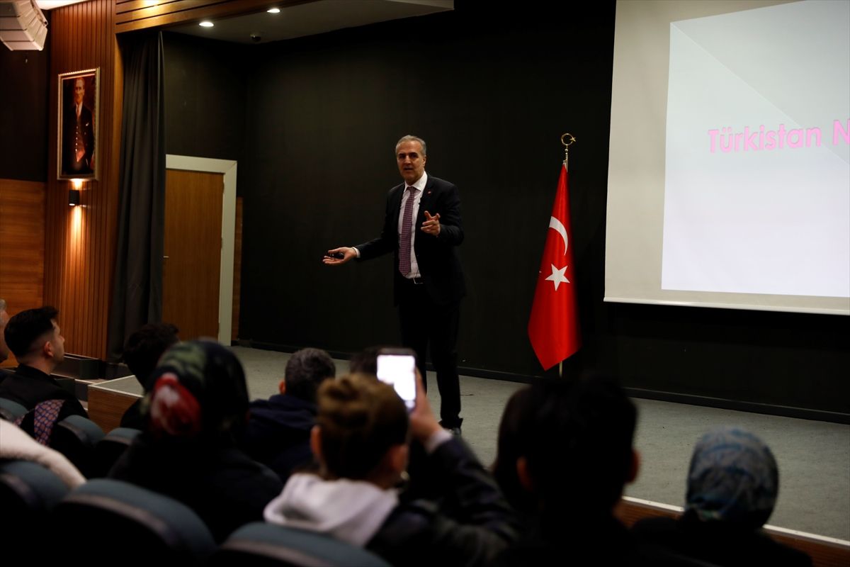 Samsun'da "Doğu Türkistan" konulu konferans düzenlendi