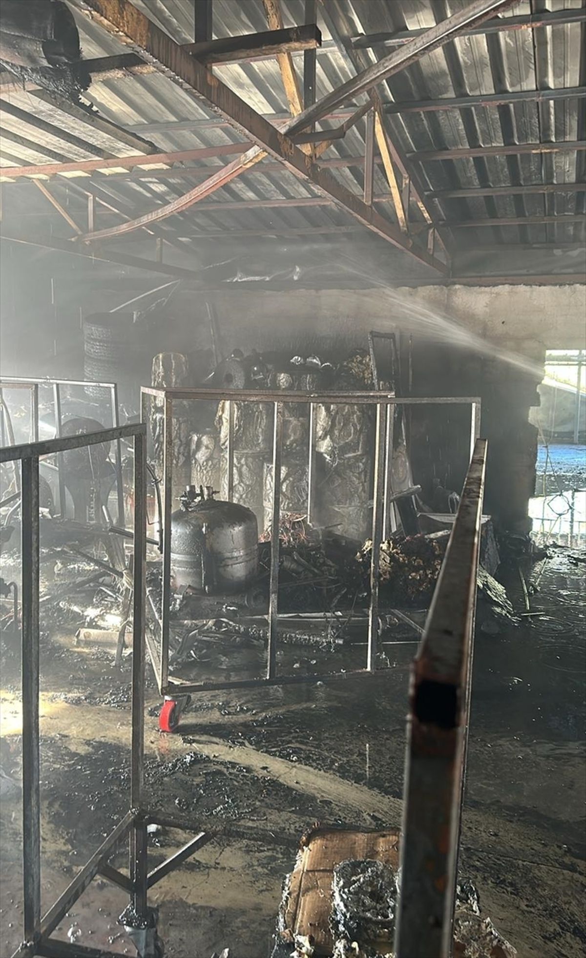 Samsun'da halı yıkama atölyesinde çıkan yangın hasara neden oldu