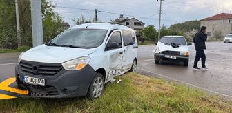 Samsun'da iki otomobilin çarpıştığı kazada 3 kişi yaralandı