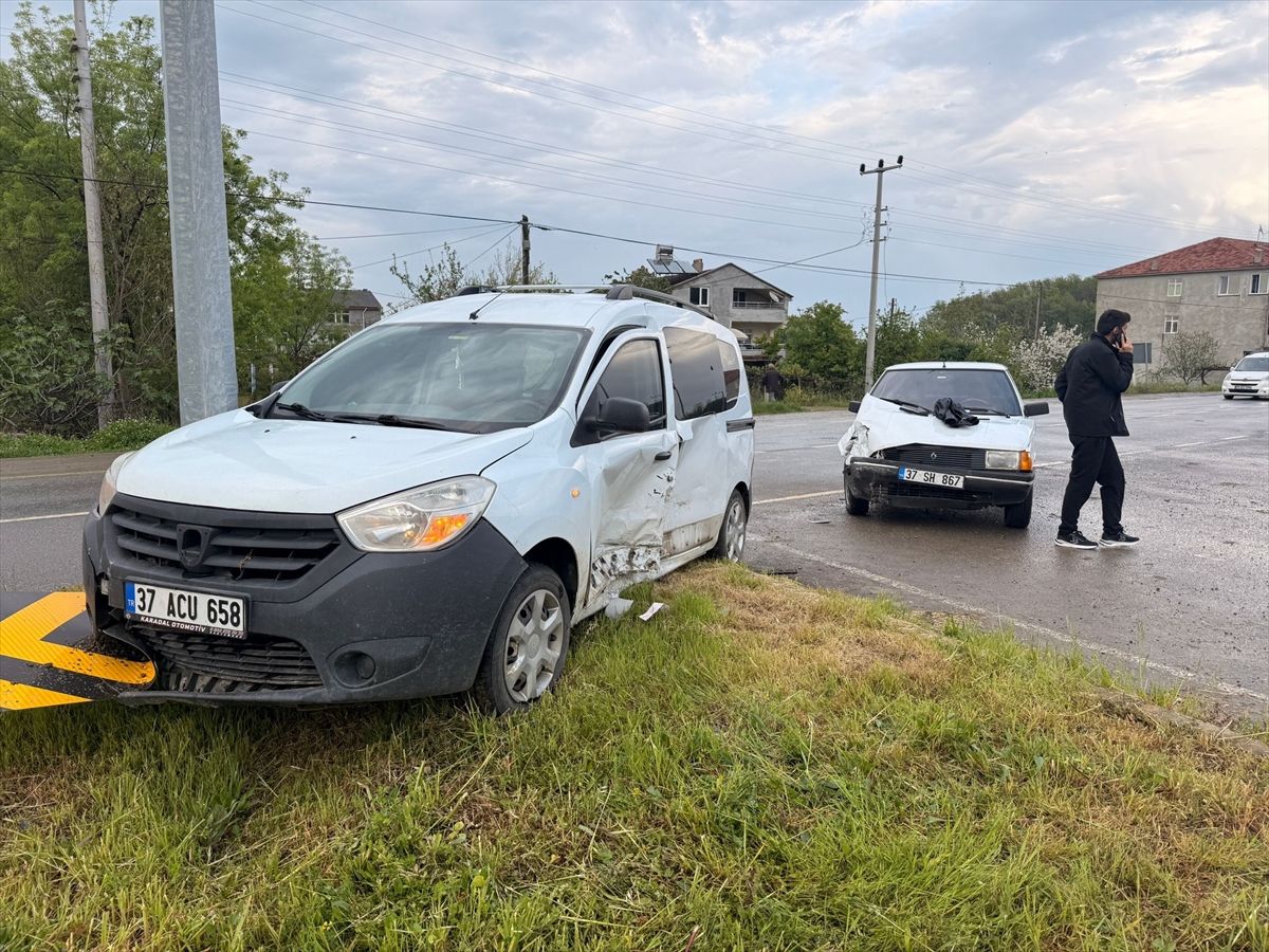 Samsun'da iki otomobilin çarpıştığı kazada 3 kişi yaralandı