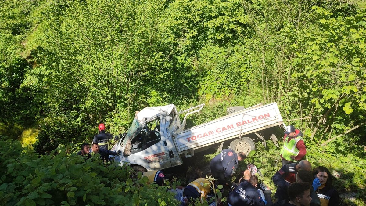 Samsun'da kamyonetin devrilmesi sonucu 1 kişi öldü, 2 kişi yaralandı