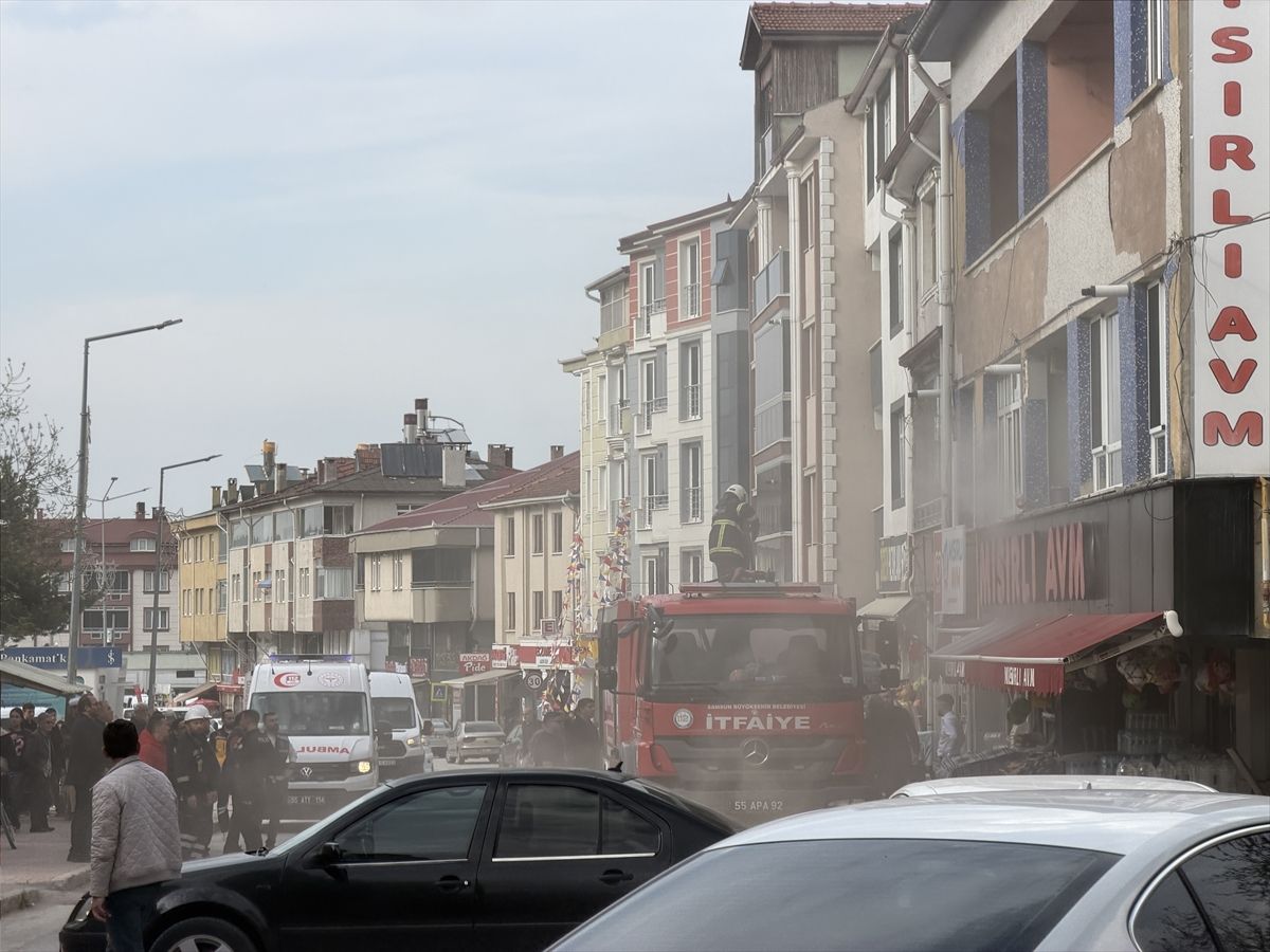 Samsun'da marketin deposunda çıkan yangın söndürüldü