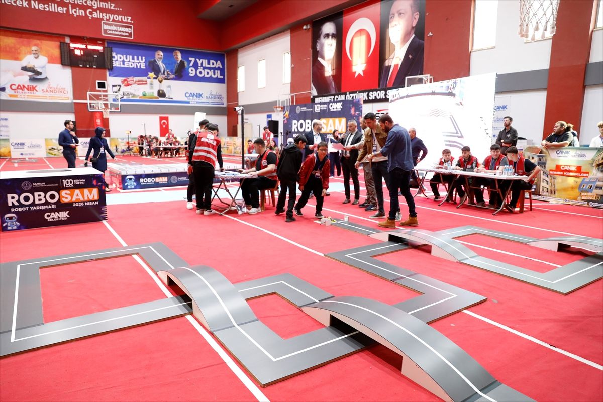 Samsun'da öğrenciler geliştirdikleri robotlarla hünerlerini sergiledi