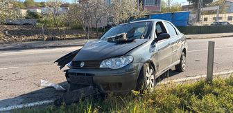 Samsun'da refüje çarpan otomobildeki 2 kişi yaralandı