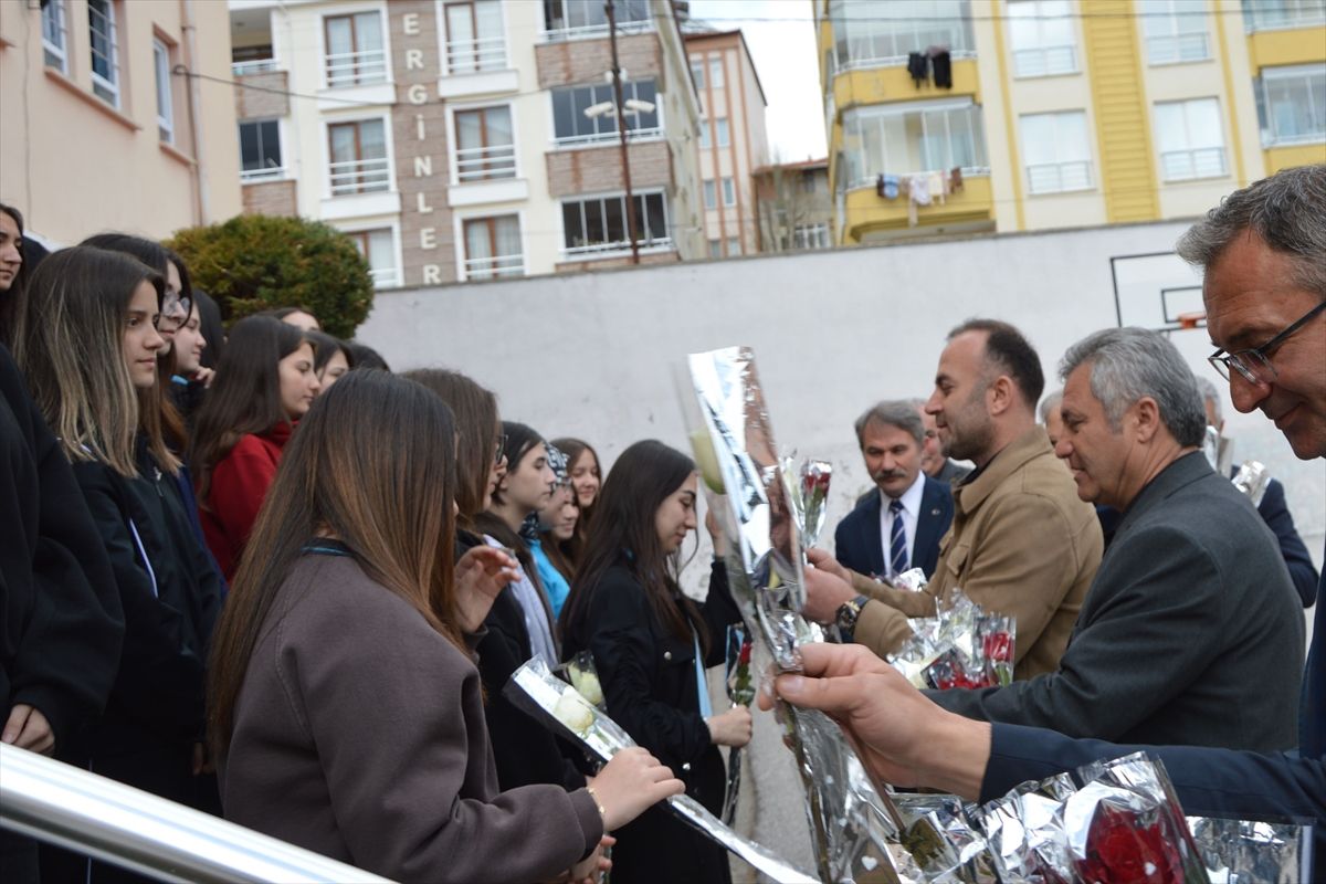 Samsun'da STK temsilcilerinden öğretmen ve öğrencilere moral ziyareti