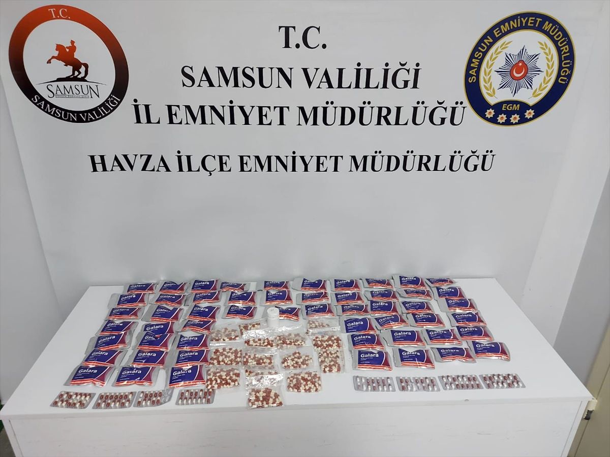 Samsun'da uyuşturucu hap ele geçirilen araçtaki 2 zanlı gözaltına alındı