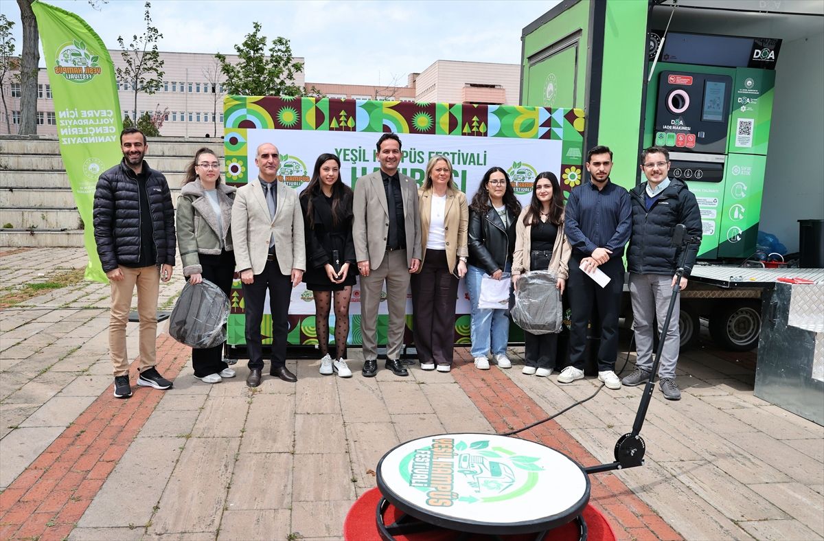 Samsun'da Yeşil Kampüs Festivali'nde "Çevre Tırı" öğrencilerle buluştu
