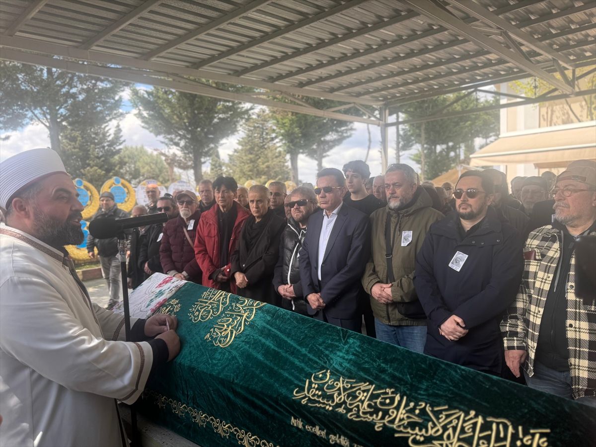 Sanatçı Tülay Özer, İstanbul'da son yolculuğuna uğurlandı