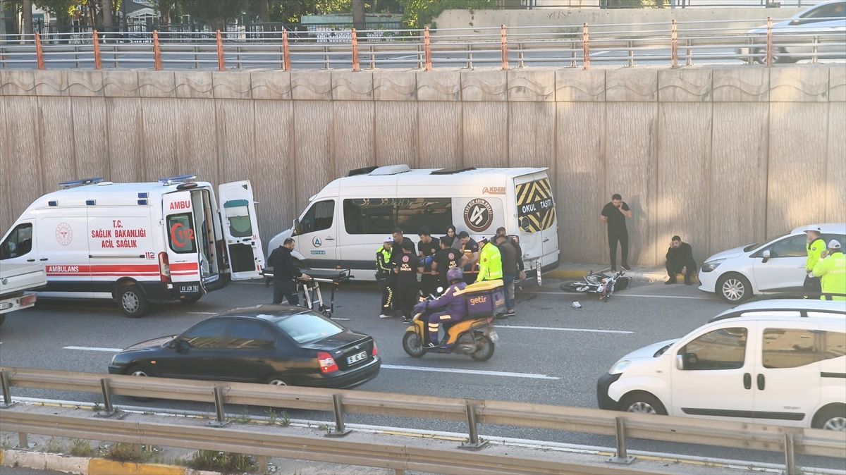 Şanlıurfa'da öğrenci servisine çarpan motosiklet sürücüsü yaralandı
