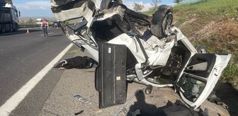 Şanlıurfa'da otomobil ile hafif ticari aracın çarpıştığı kazada 3 kişi öldü, 5 kişi yaralandı