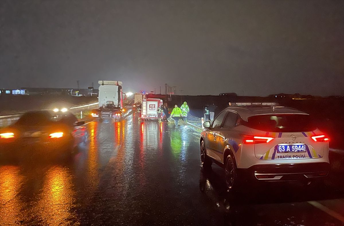 Şanlıurfa'da şarampole devrilen otomobildeki 6 kişi yaralandı