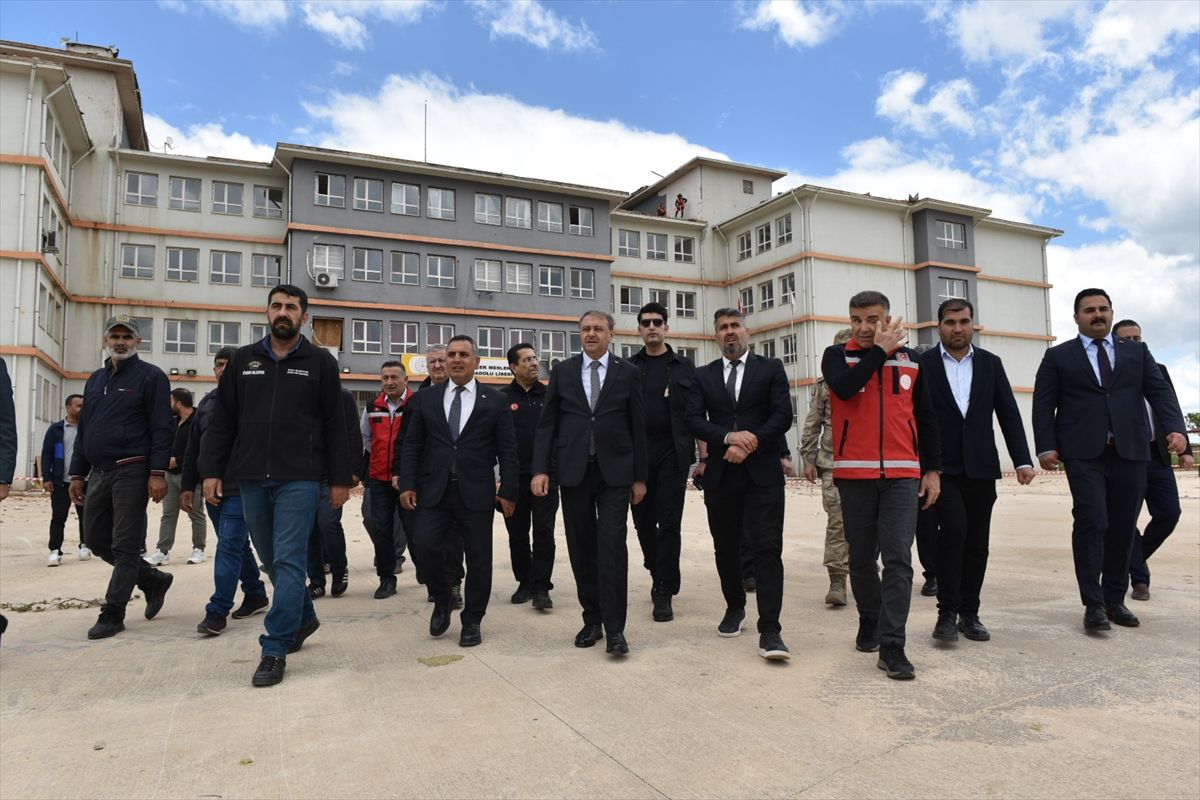 Şanlıurfa Valisi Şıldak fırtınadan etkilenen Viranşehir'de incelemede bulundu Açıklaması