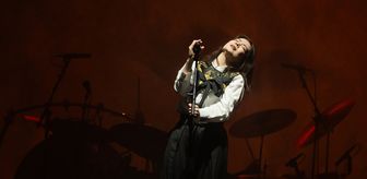 Şarkıcı Mitski İstanbul'da konser verdi