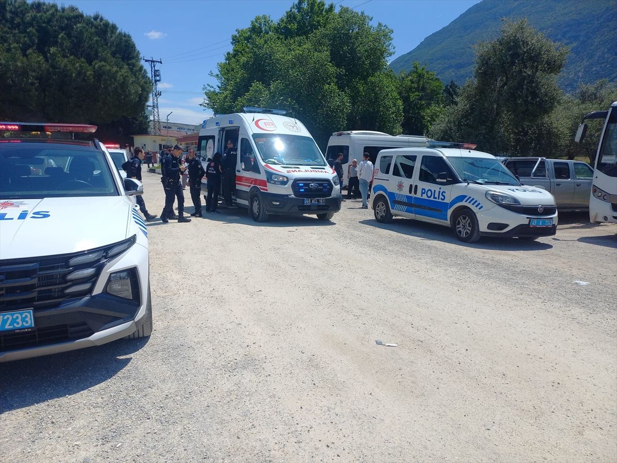 Şehzadeler'de darbedilen 2 kişi yaralandı