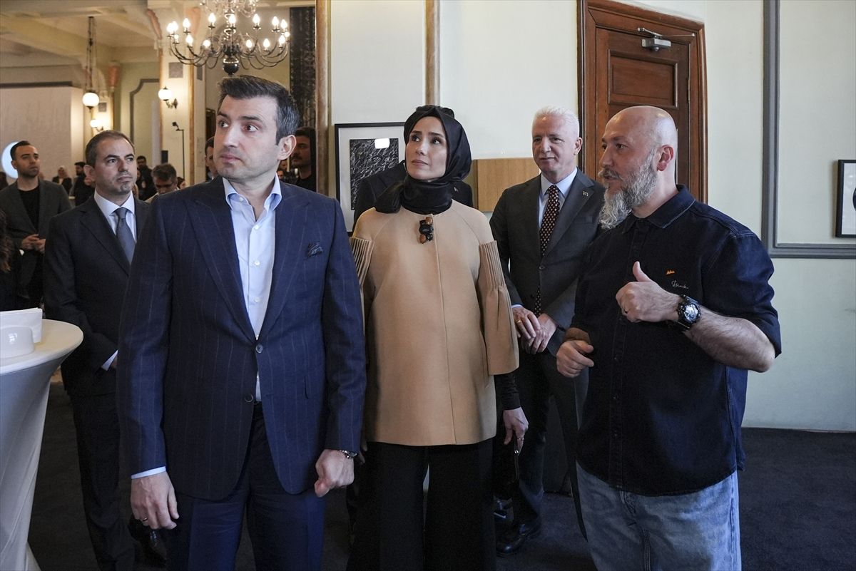 Selçuk Bayraktar, ArtıKÜME 2025 seçkisi ve ODAK Sergisi'nin açılışında konuştu Açıklaması