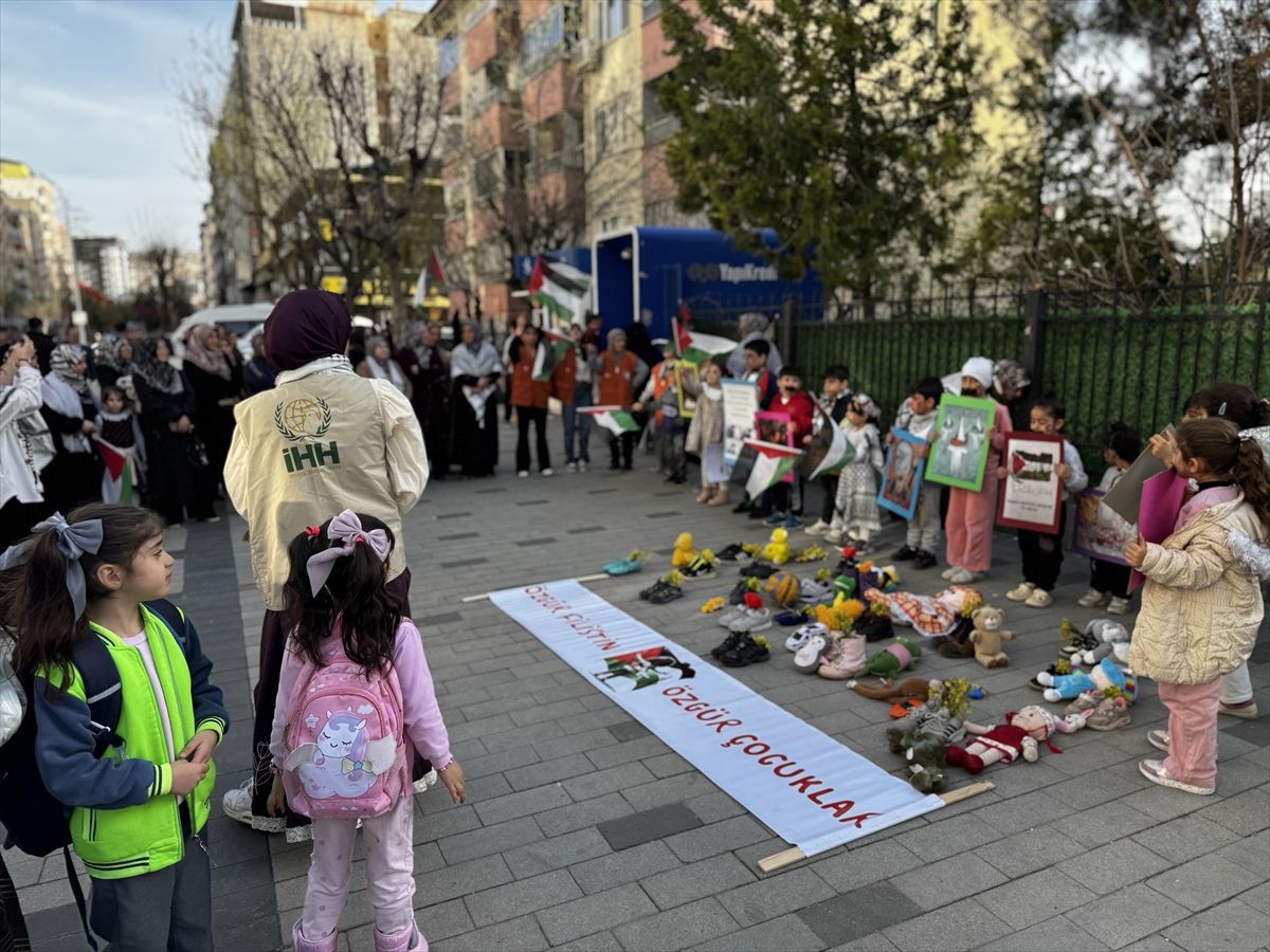 Siirt'te Gazzeli çocuklar için sessiz eylem düzenlendi