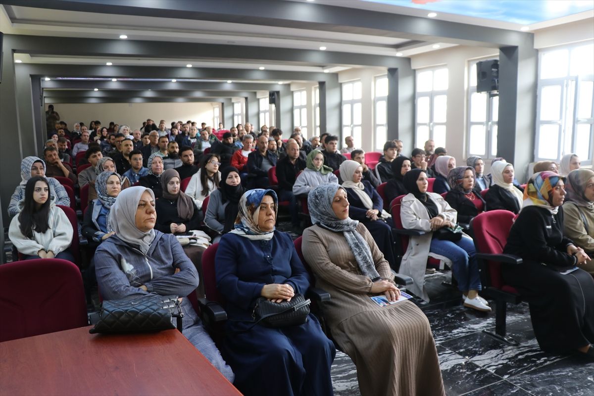 Siirt'te jandarma ekipleri velileri bağımlılık konusunda bilgilendirdi