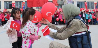 Siirt'te jandarma, köy çocuklarının bayramını etkinliklerle kutladı
