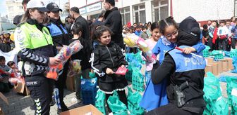 Siirt'te polis 350 öğrenciye ayakkabı ve oyuncak dağıttı