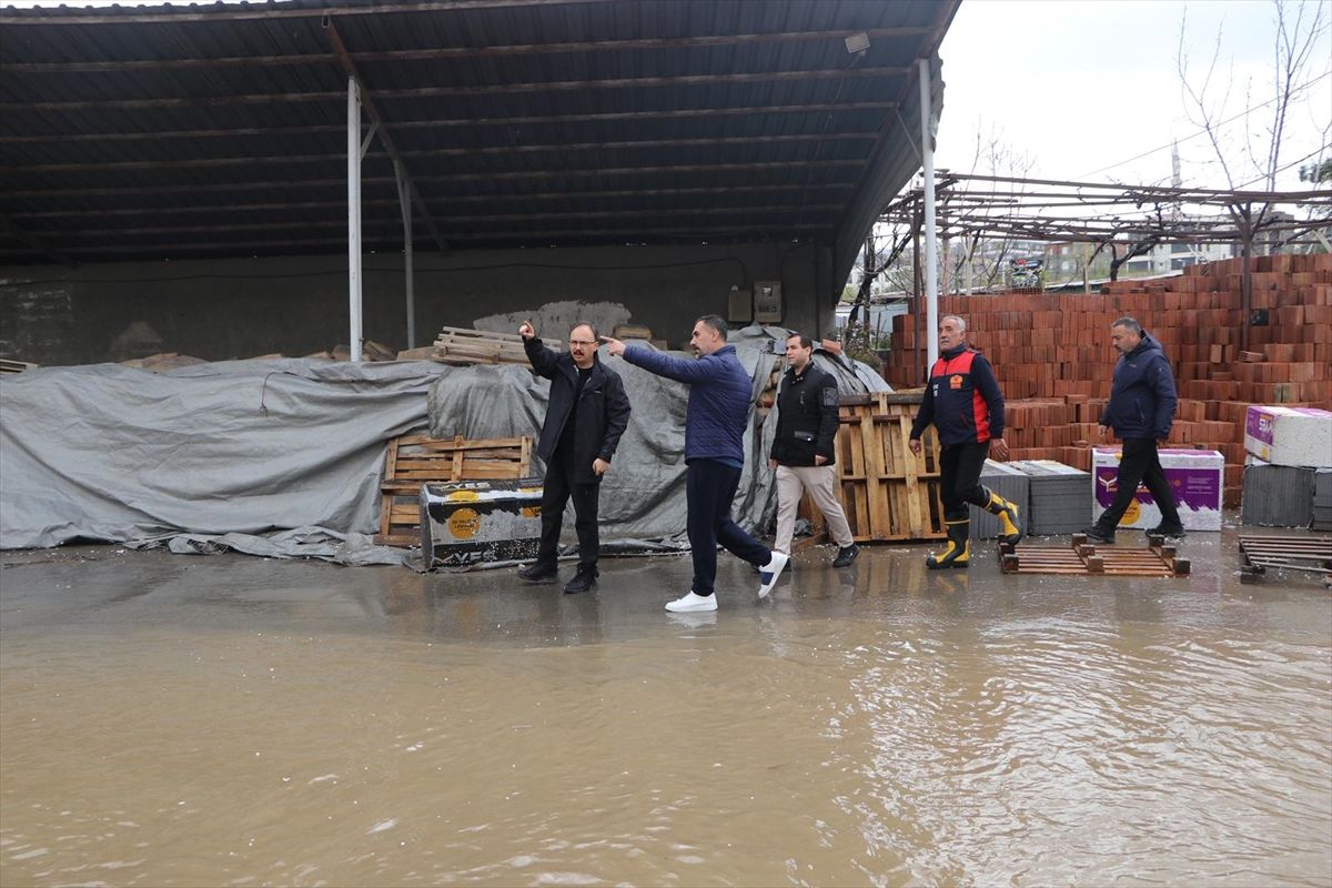Siirt ve Kurtalan'da sağanak hayatı olumsuz etkiledi