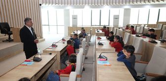 Silifke'de öğrenciler belediyeyi ziyaret etti