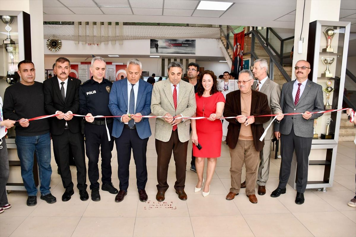 Silifke'de TÜBİTAK 4006 Bilim Fuarı açıldı