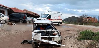 Sinop'ta devrilen otomobildeki 2 kişi yaralandı