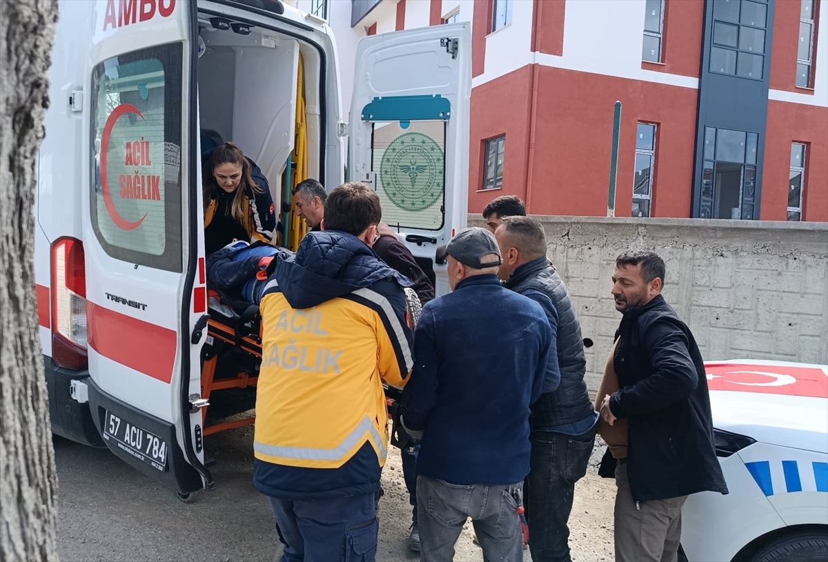Sinop'ta inşaattan düşen işçi yaralandı