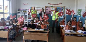 Sinop'ta THK'den öğrencilere Türk bayrağı