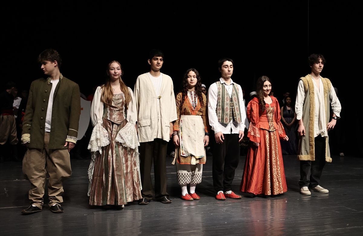 Sinop'ta Türk destanları lise öğrencilerince tiyatro sahnesine taşınıyor