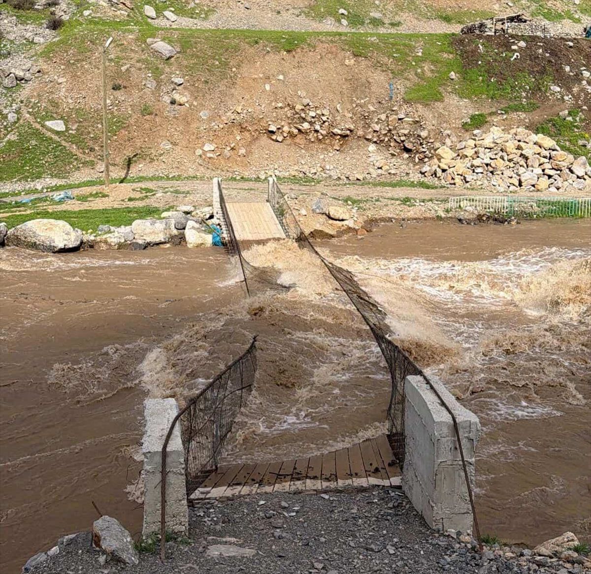 Şırnak'ta Sağanak Sel ve Ulaşım Sorunlarına Yol Açtı