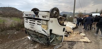 Şırnak'ta kamyonetin yayaya çarpıp devrildiği kazada 2 kişi yaralandı