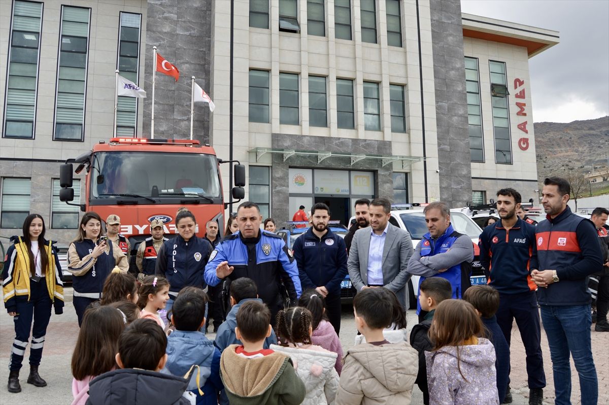 Şırnak'ta minik öğrenciler 112 Acil Çağrı Merkezini ziyaret etti