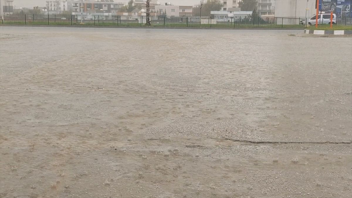 Şırnak'ta sağanak ve dolu hayatı olumsuz etkiledi