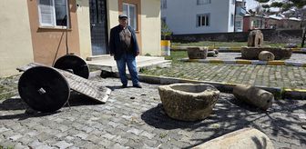 Sivas'ta barajdan çıkarılan eski malzemeler köy fırınının önünde sergileniyor