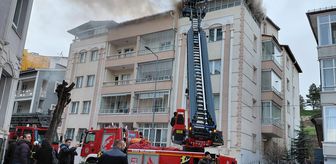 Sivas'ta bir apartmanın teras katında çıkan yangın hasara neden oldu
