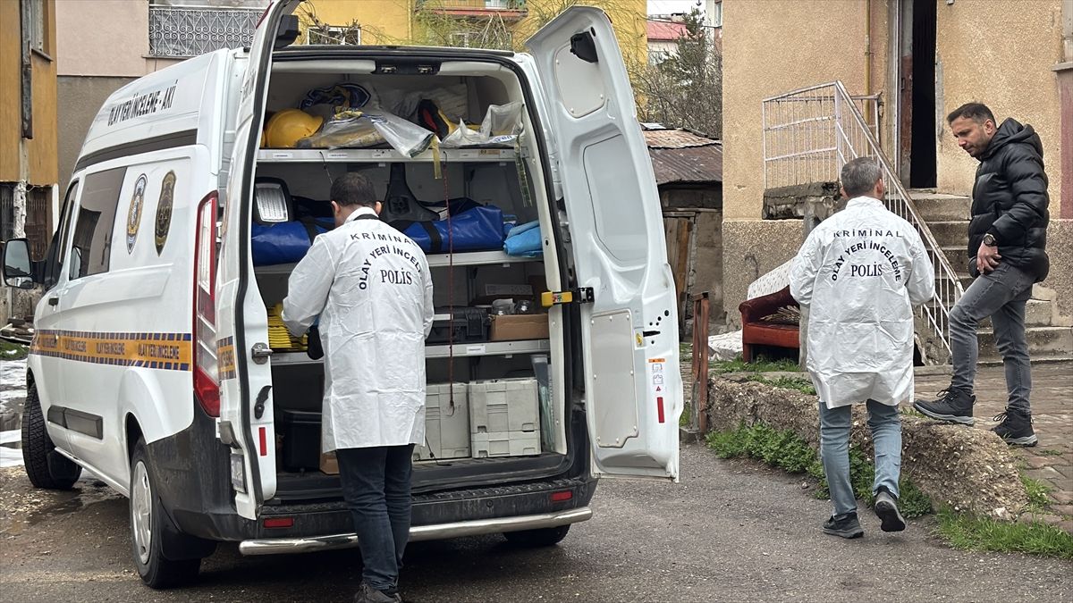 Sivas'ta bir kişi boşanma aşamasındaki eşini bıçakla yaraladı