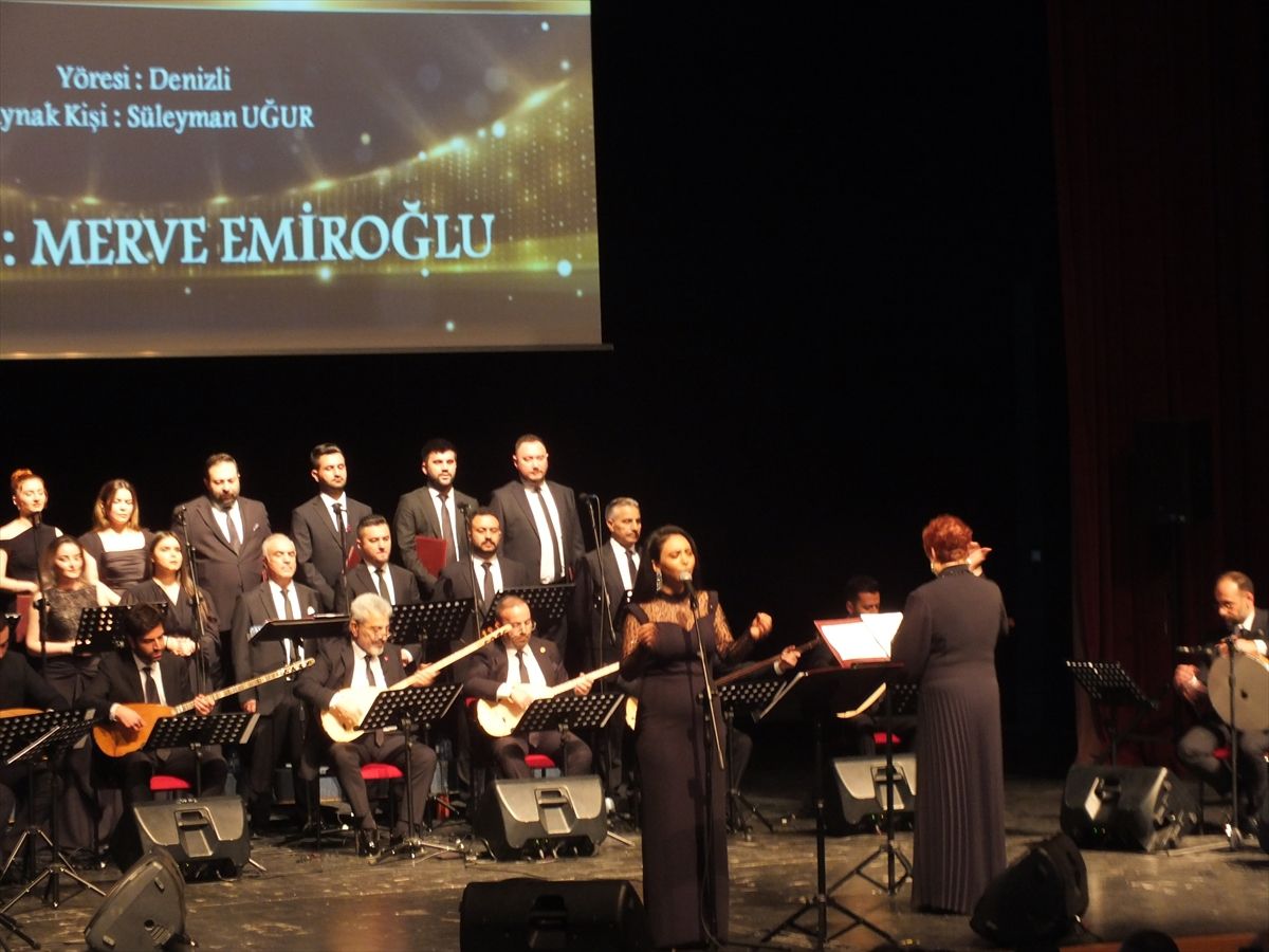 Sivas'ta Devlet THM Korosu 'Gönül Türküleri' konseri gerçekleştirdi