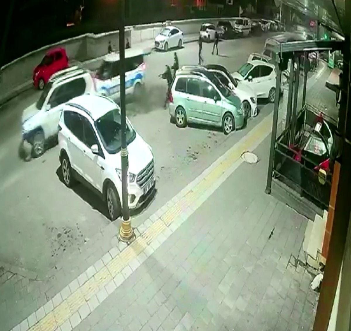 Sivas'ta polisin "dur" ihtarına uymayan sürücü, ortalığı savaş alanına çevirdi