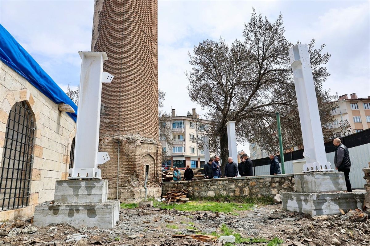 Sivas'taki 829 yıllık Ulu Cami'nin restorasyonu devam ediyor