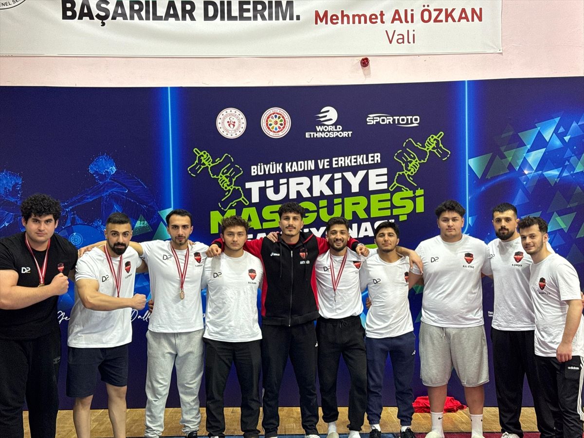 Sivaslı sporcular Mas Güreşi Büyükler Türkiye Şampiyonası'nda altın madalya kazandı