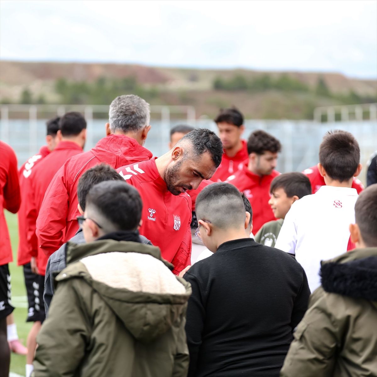 Sivasspor Kulüp Başkanı Özçoban, koltuğunu öğrenciye devretti