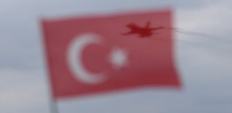 SOLOTÜRK, Antalya'da gösteri uçuşu yaptı