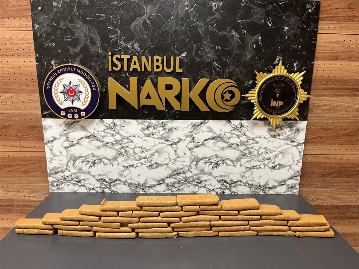 Sultanbeyli'de bir evde 17 kilogram uyuşturucu ele geçirildi